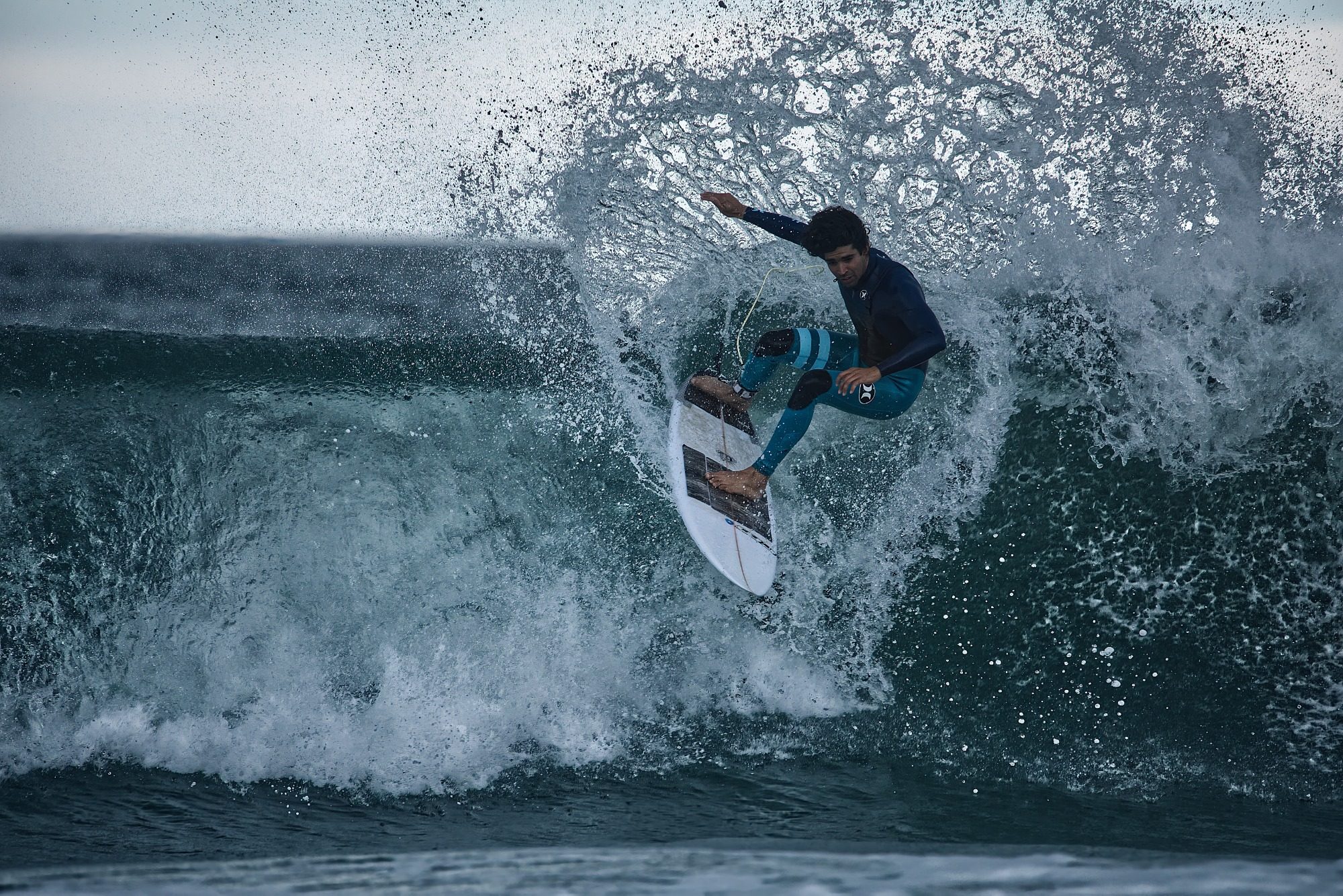 Surfeando, fotografía de Agustín Espinosa